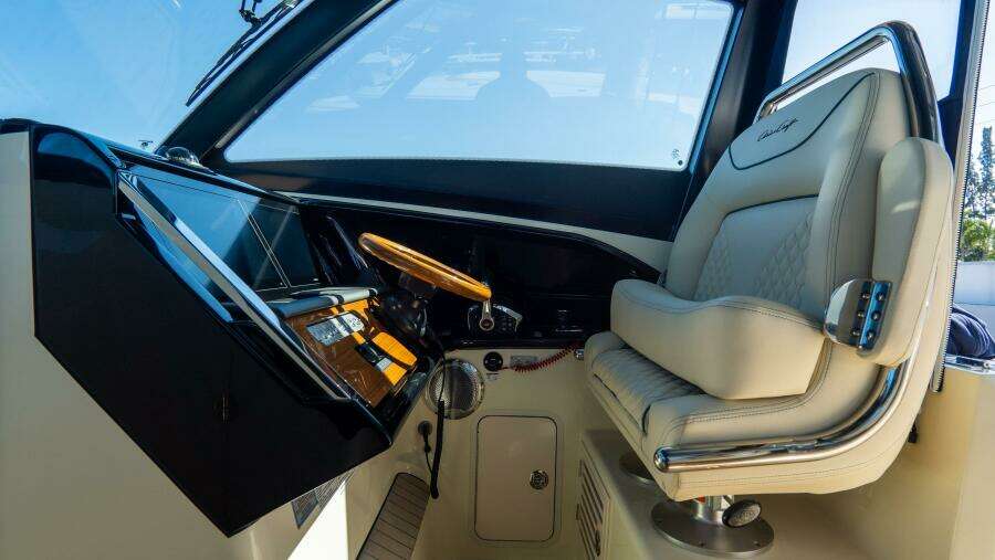 Calypso 35 35ft Chris Craft Yacht For Sale