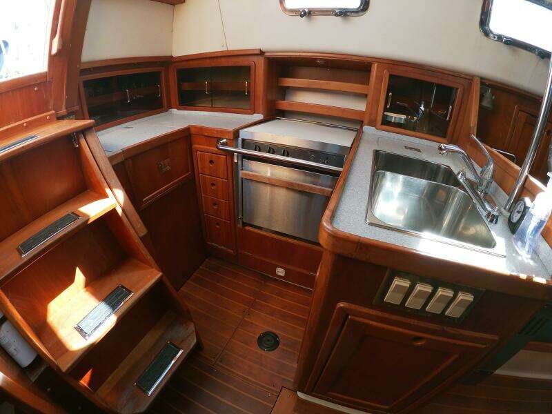 Silver 35ft Saga Yacht For Sale