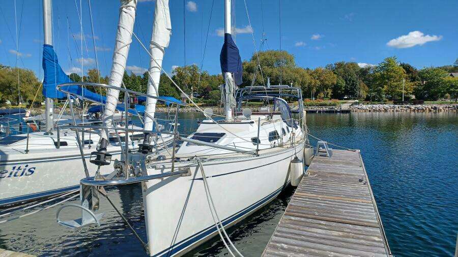 Silver 35ft Saga Yacht For Sale