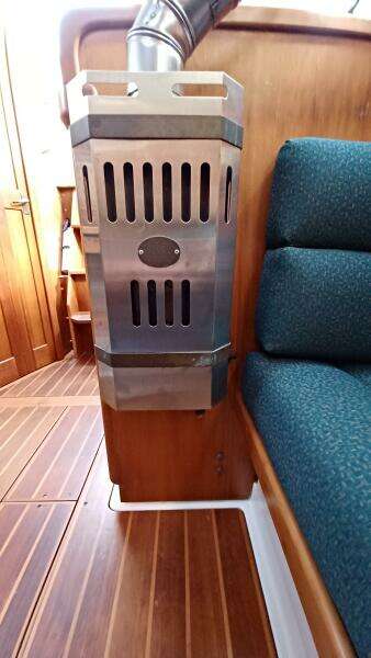 Silver 35ft Saga Yacht For Sale