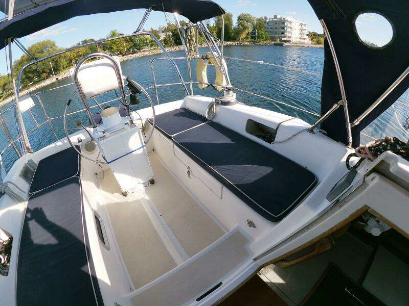 Silver 35ft Saga Yacht For Sale