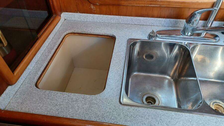 Silver 35ft Saga Yacht For Sale