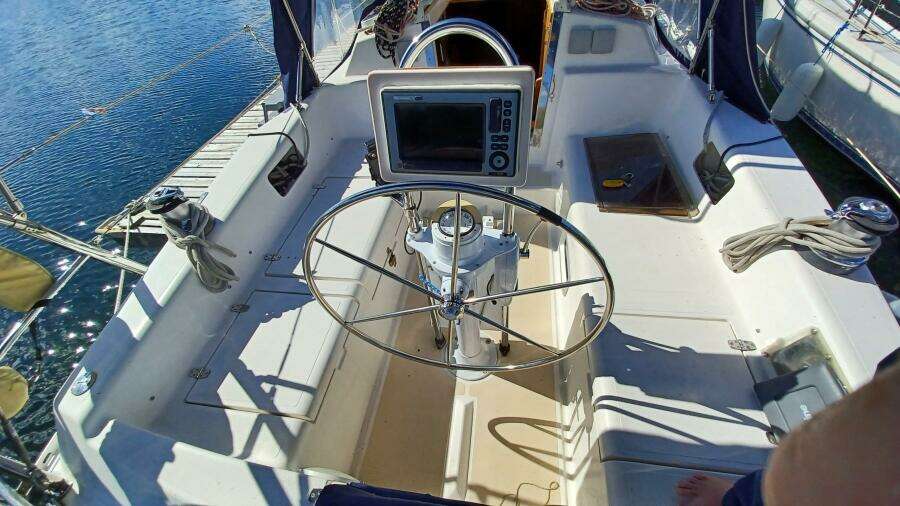 Silver 35ft Saga Yacht For Sale