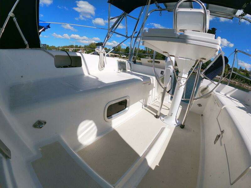 Silver 35ft Saga Yacht For Sale
