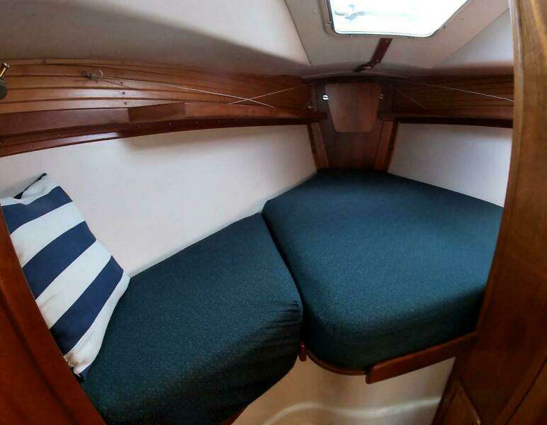 Silver 35ft Saga Yacht For Sale