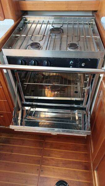 Silver 35ft Saga Yacht For Sale