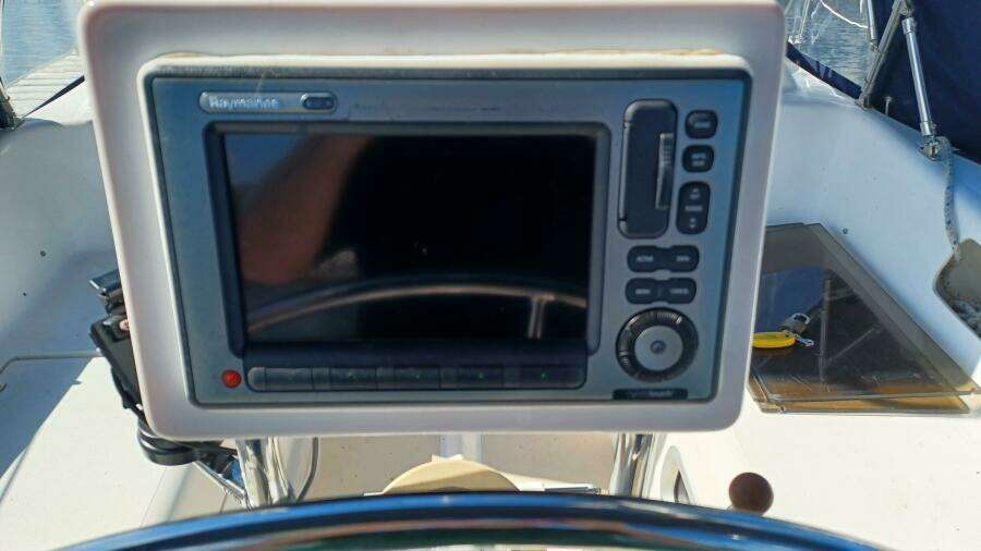 Silver 35ft Saga Yacht For Sale