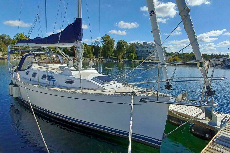 Silver 35ft Saga Yacht For Sale