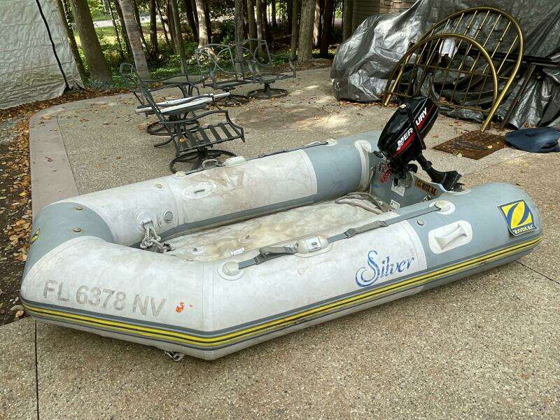 Silver 35ft Saga Yacht For Sale