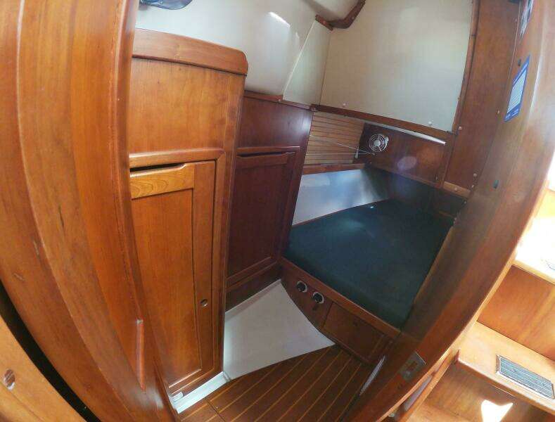 Silver 35ft Saga Yacht For Sale