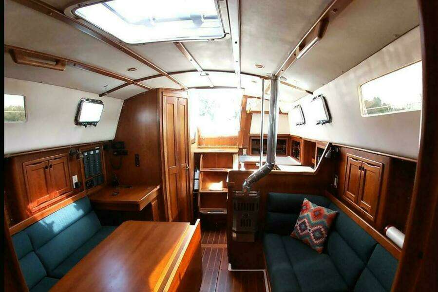 Silver 35ft Saga Yacht For Sale