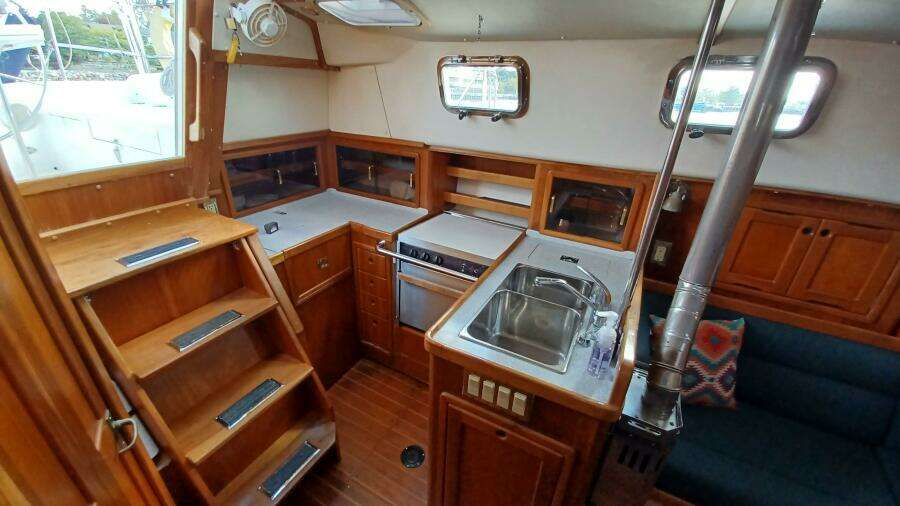 Silver 35ft Saga Yacht For Sale