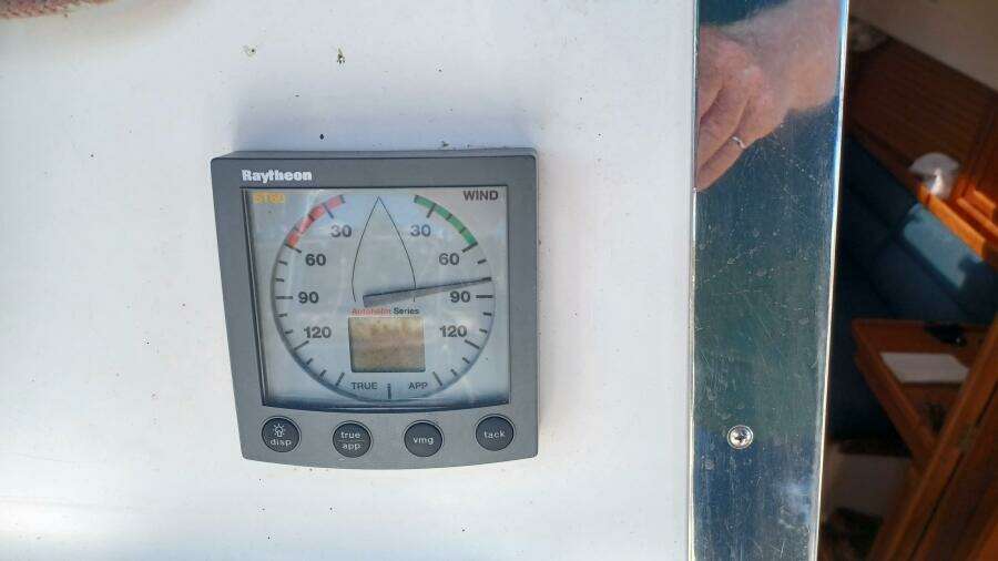 Silver 35ft Saga Yacht For Sale