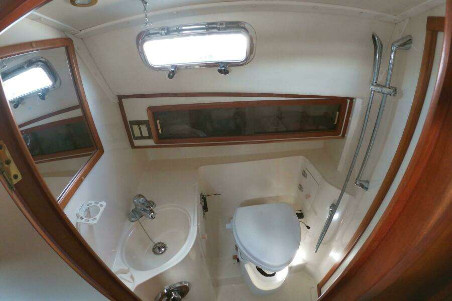 Silver 35ft Saga Yacht For Sale