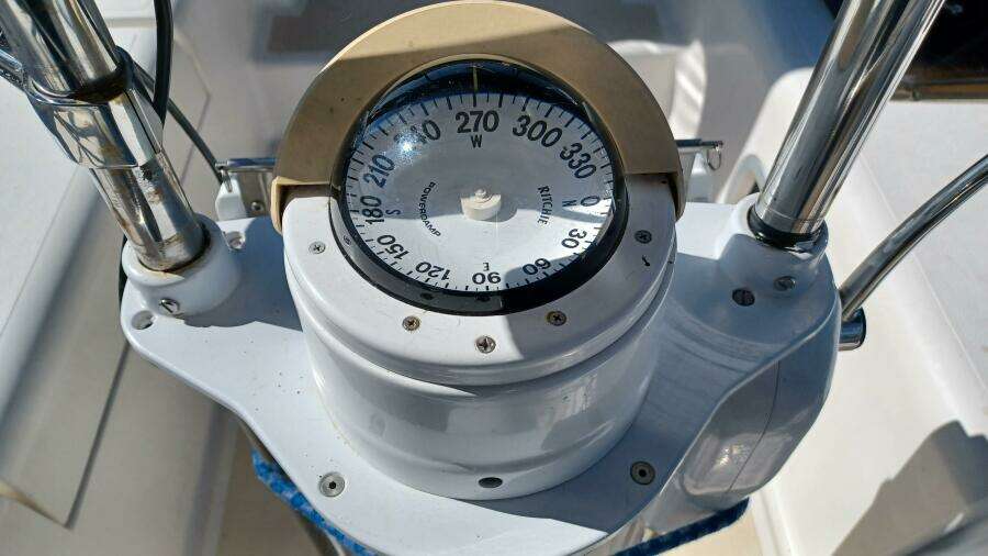 Silver 35ft Saga Yacht For Sale