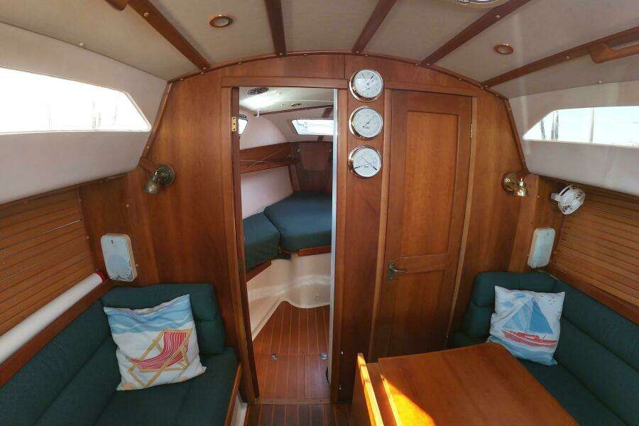 Silver 35ft Saga Yacht For Sale