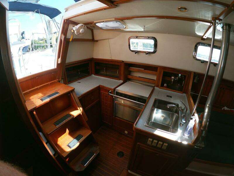 Silver 35ft Saga Yacht For Sale