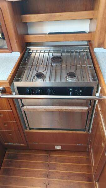 Silver 35ft Saga Yacht For Sale