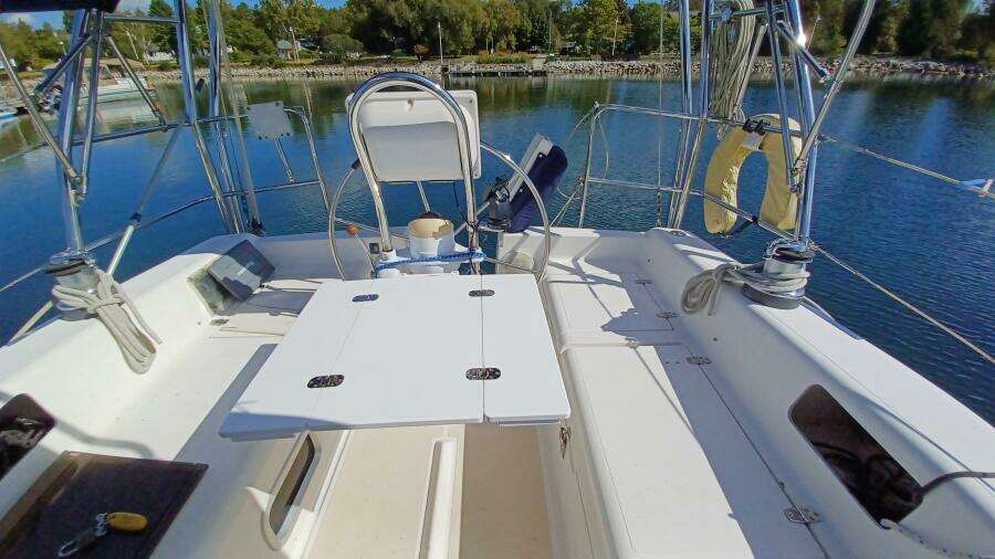 Silver 35ft Saga Yacht For Sale