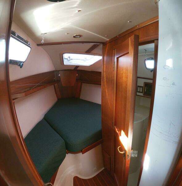 Silver 35ft Saga Yacht For Sale