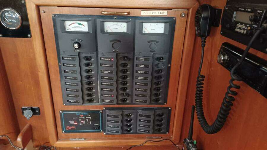 Silver 35ft Saga Yacht For Sale