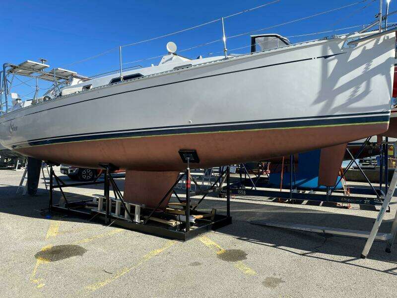 Silver 35ft Saga Yacht For Sale