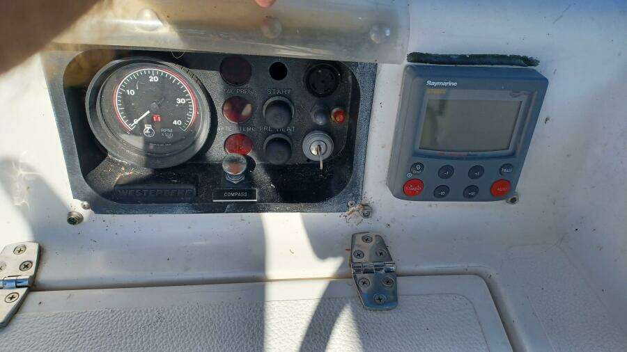 Silver 35ft Saga Yacht For Sale