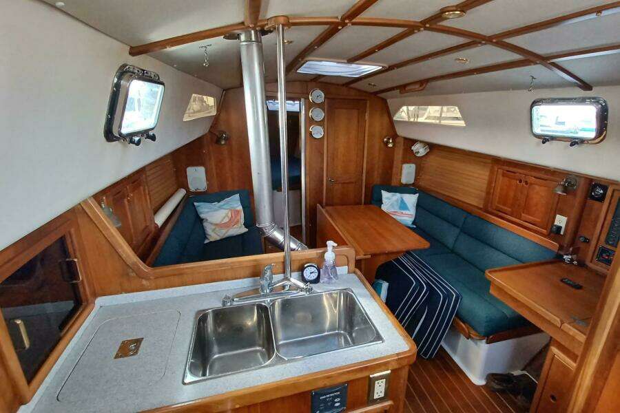 Silver 35ft Saga Yacht For Sale