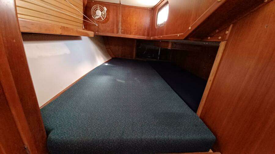 Silver 35ft Saga Yacht For Sale