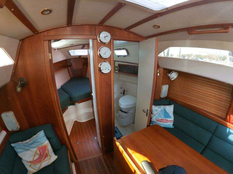 Silver 35ft Saga Yacht For Sale