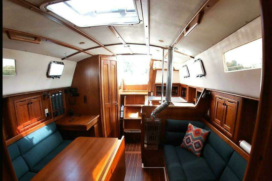 Silver 35ft Saga Yacht For Sale