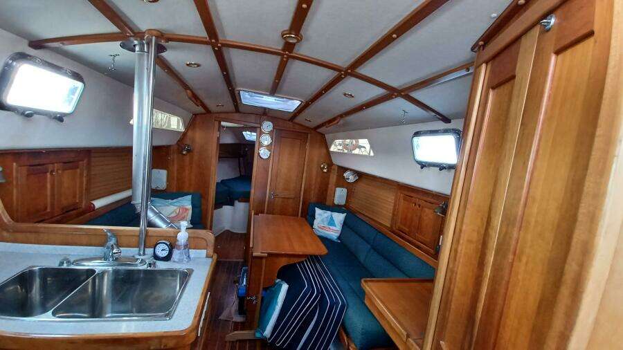 Silver 35ft Saga Yacht For Sale