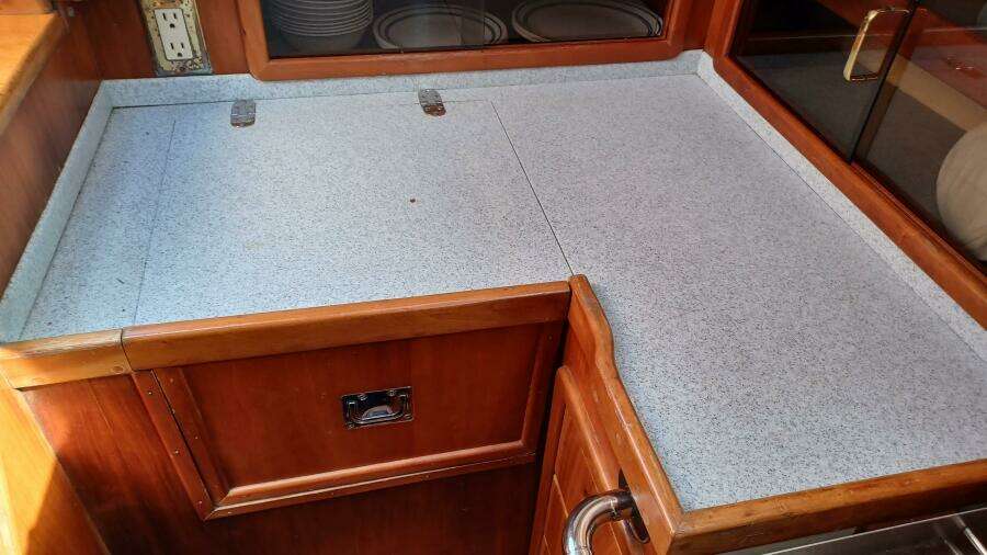 Silver 35ft Saga Yacht For Sale