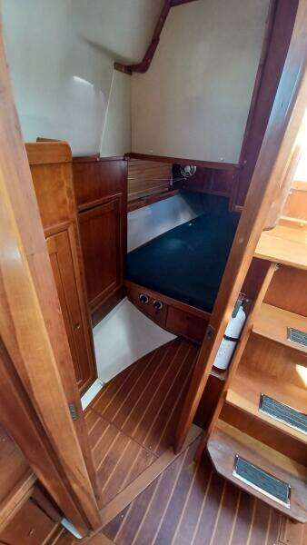 Silver 35ft Saga Yacht For Sale