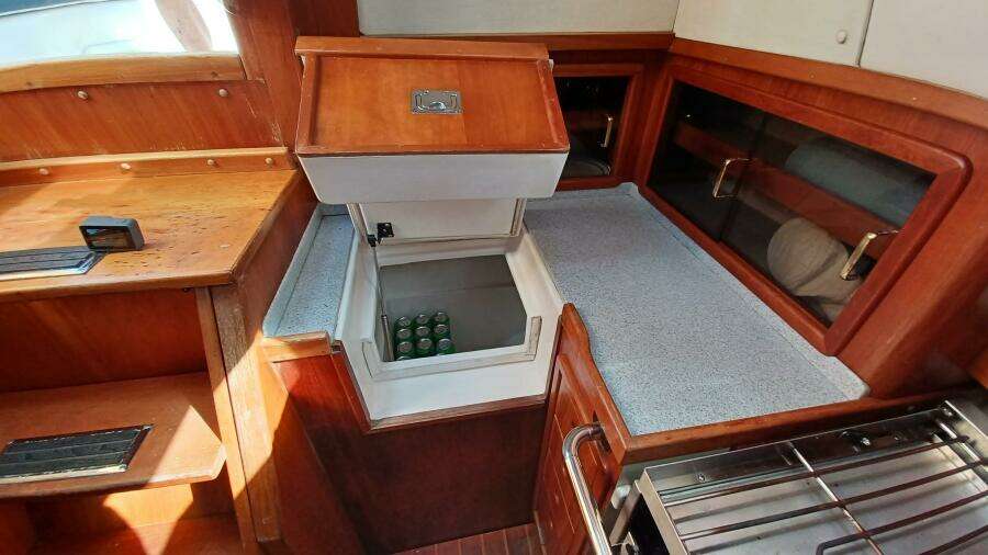 Silver 35ft Saga Yacht For Sale