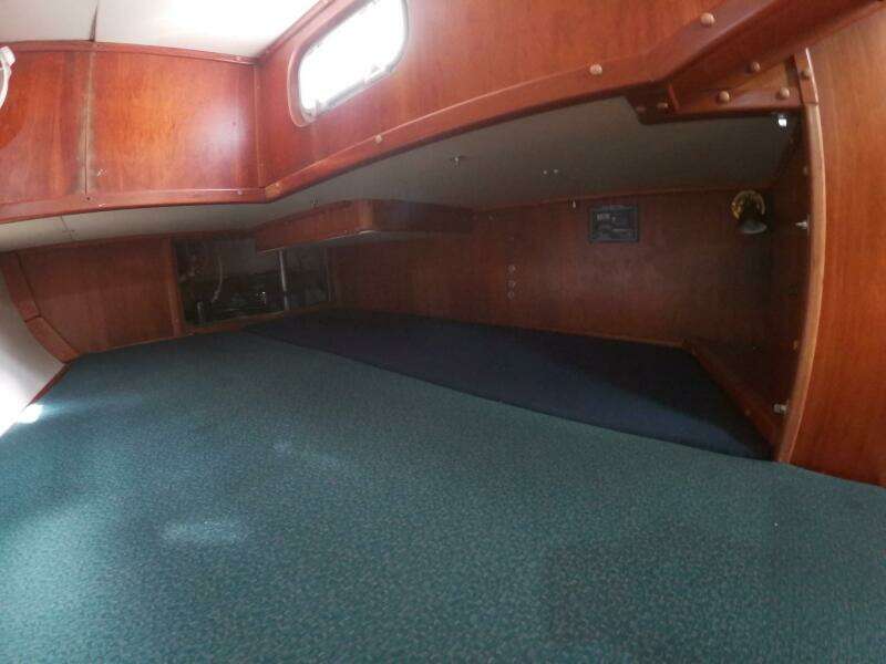 Silver 35ft Saga Yacht For Sale