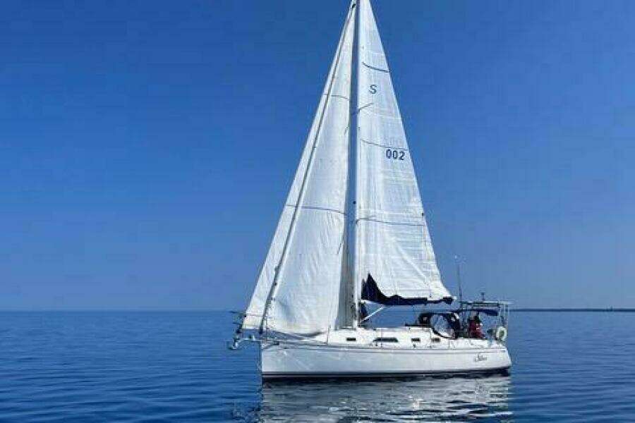 Silver 35ft Saga Yacht For Sale