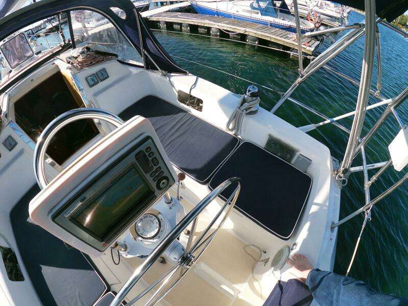 Silver 35ft Saga Yacht For Sale