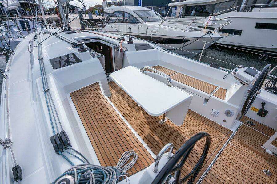 Beneteau Oceanis 37.1 First Line