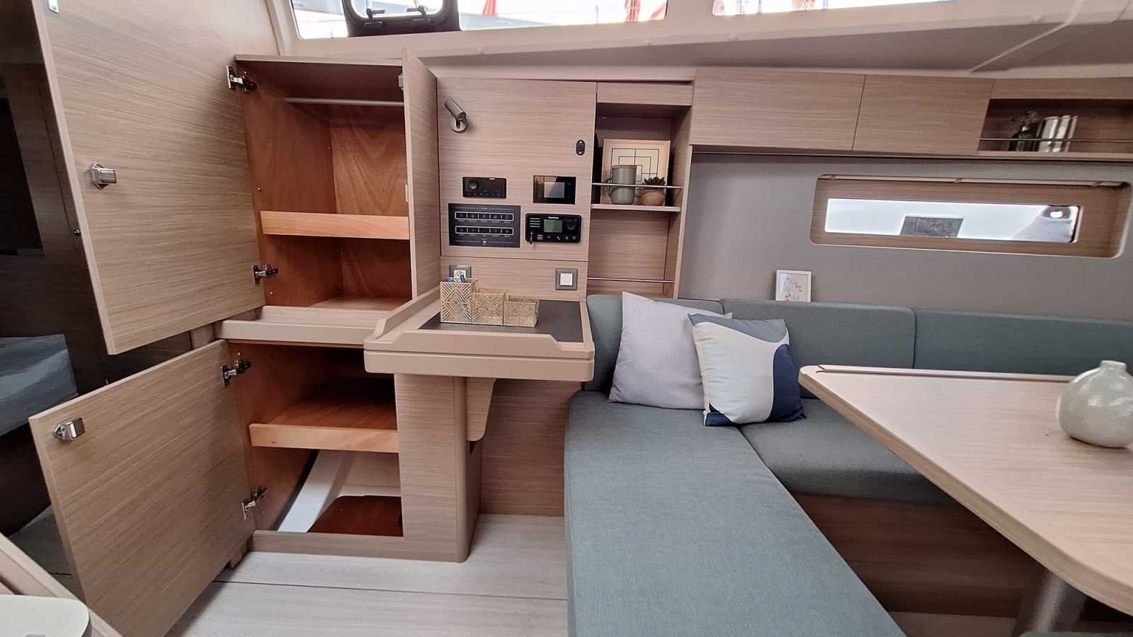 Beneteau Oceanis 37.1 First Line
