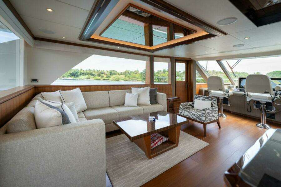 Ocean Alexander 100 ZEPHYR - Interior Flybridge