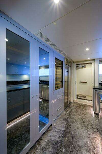 Ocean Alexander 100 ZEPHYR - Interior Chefs Galley