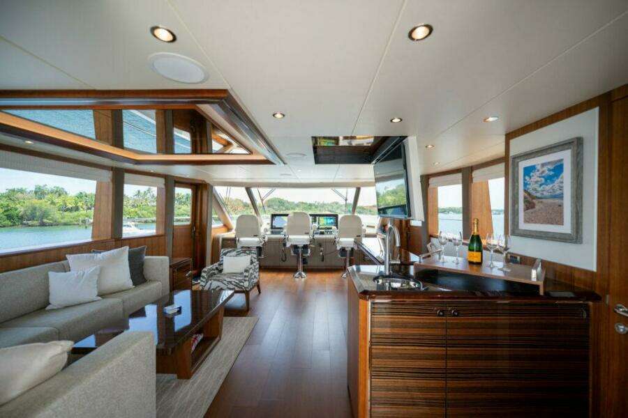 Ocean Alexander 100 ZEPHYR - Interior Flybridge