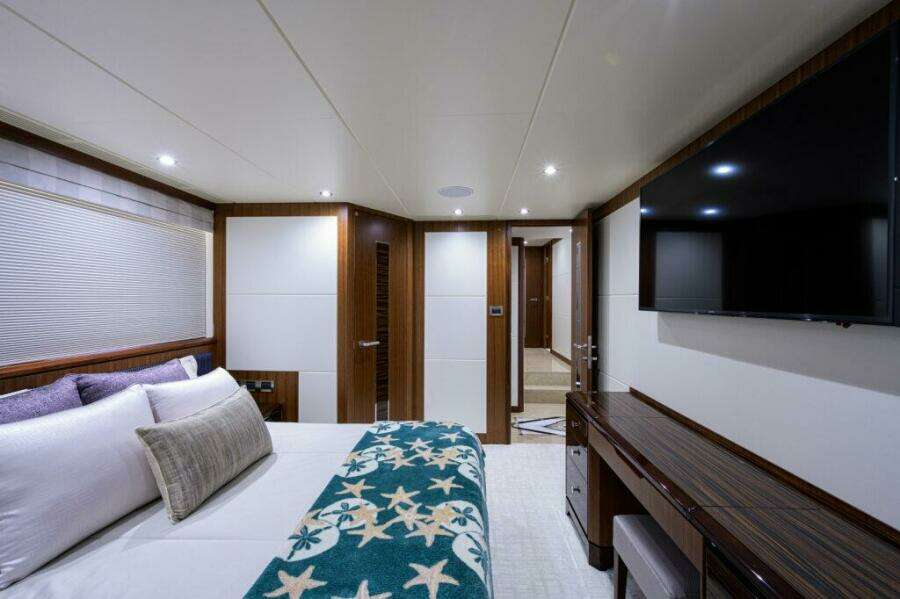 Ocean Alexander 100 ZEPHYR - Interior Guest Stateroom Port