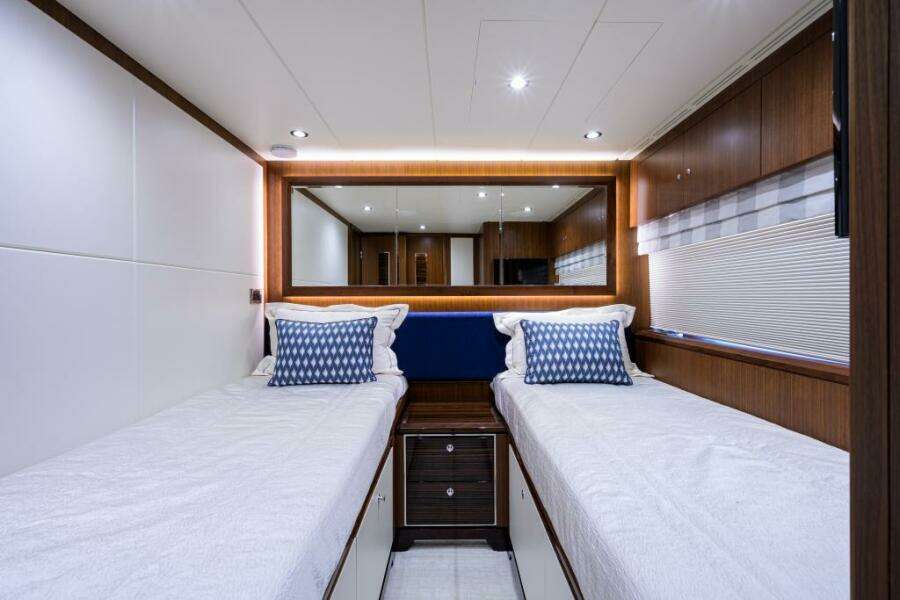 Ocean Alexander 100 ZEPHYR - Interior Guest Stateroom Port