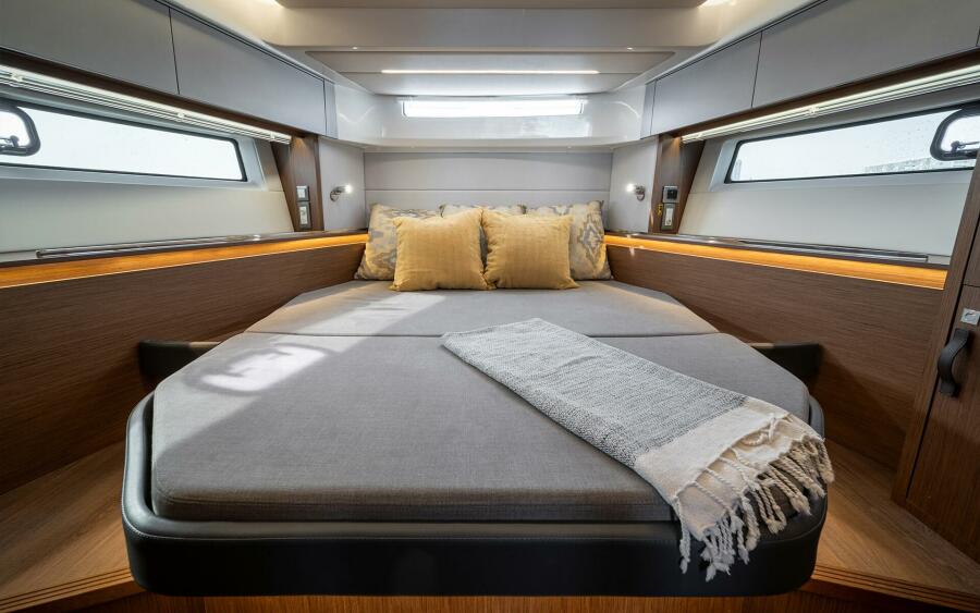 Antares 12 Coupe Interior 8