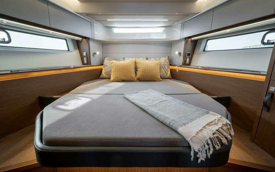 Antares 12 Coupe Interior 8