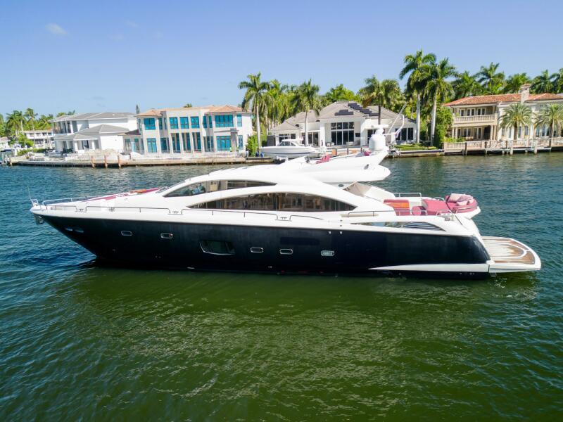 84' 2013 Sunseeker Predator 84
