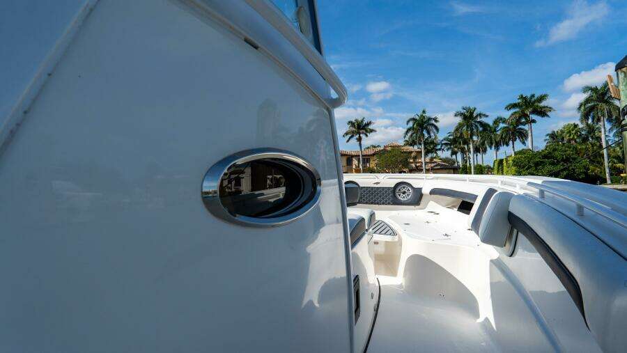 320 CC Adventure 32ft Tidewater Yacht For Sale