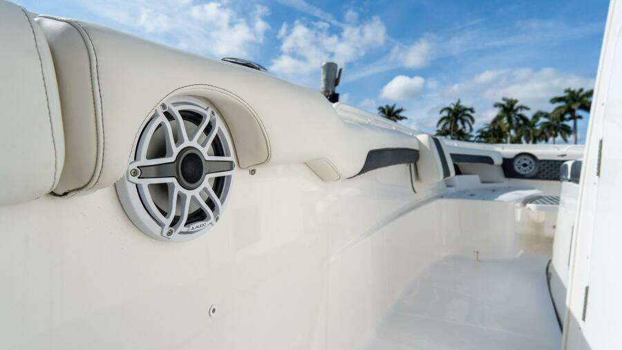 320 CC Adventure 32ft Tidewater Yacht For Sale